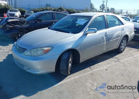 2004 Toyota Camry Le z USA, uszkodzony, nr VIN 4T1BE32KX4U921713